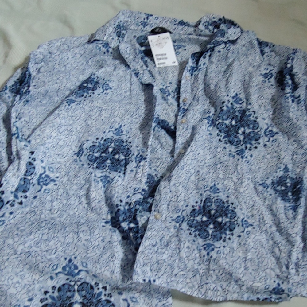 H & M lightweight blouse new with tags sz 6